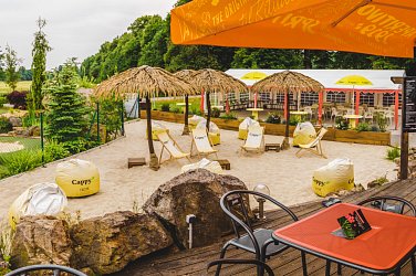 STYLOVÝ KOKTEJLOVÝ BAR A PLÁŽ