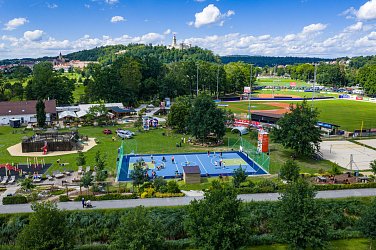 V Parku Hluboká vzniklo moderní hřiště pro sport bez bariér
