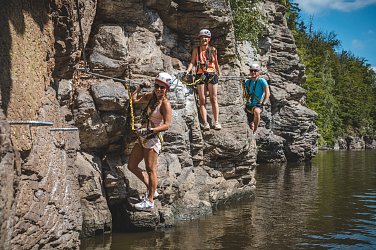 Půjčte si u nás ferrata set a vyražte na Ferrata Hluboká