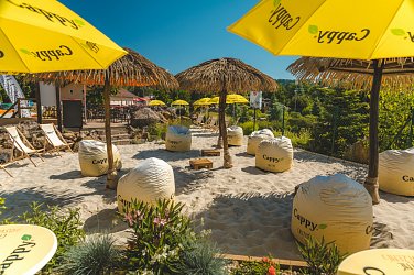 STYLOVÝ KOKTEJLOVÝ BAR A PLÁŽ