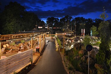 STYLOVÝ KOKTEJLOVÝ BAR A PLÁŽ