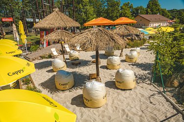 STYLOVÝ KOKTEJLOVÝ BAR A PLÁŽ