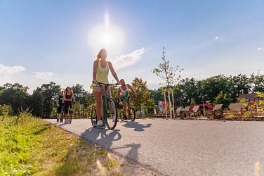 Květen v areálu, slunečné počasí aktivně