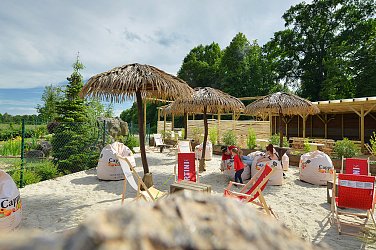 STYLOVÝ KOKTEJLOVÝ BAR A PLÁŽ