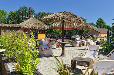 STYLOVÝ KOKTEJLOVÝ BAR A PLÁŽ
